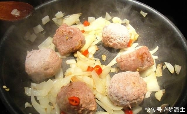  汤面|肉丸和面条一起做，原来这么好吃，我家一周吃5次，上桌汁都不剩