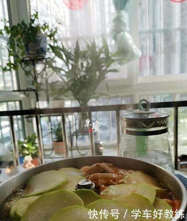 家人|一家三口的火锅,简单味美,食材不多也能吃嗨了,家人连夸好