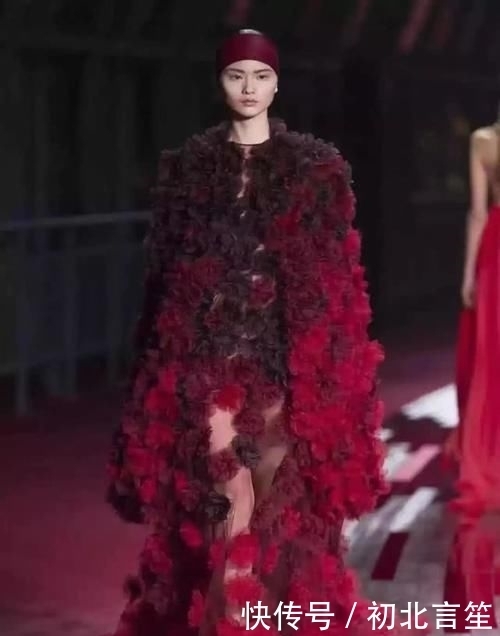 贺聪|刘雯接班人原来是她?新一代的国模之光,还是亚洲唯一登上顶级大刊的国模?