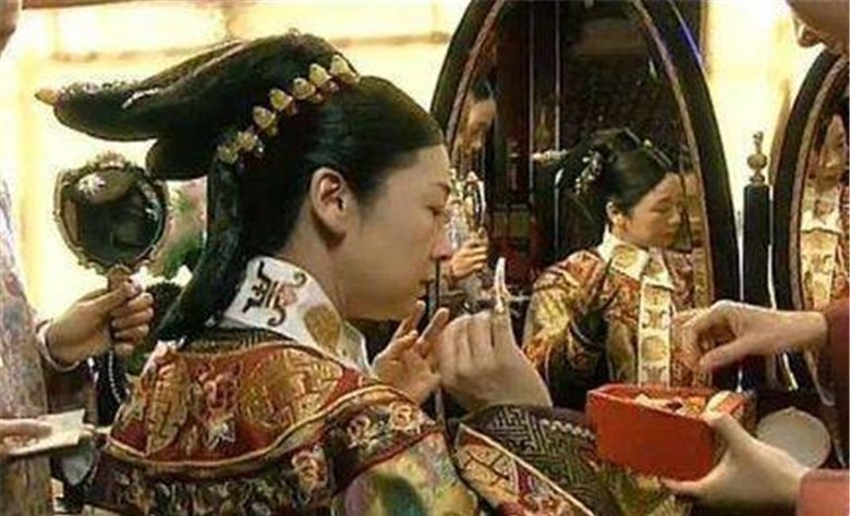  进献|慈禧胃疼，大厨为拍马屁进献一汤，慈禧得知原料后杀了他