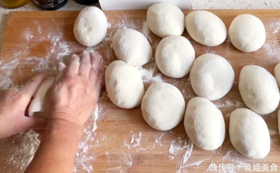 馒头|教你秋天发面,掌握这1点,快速发满一大盆,蒸的馒头又白又暄软