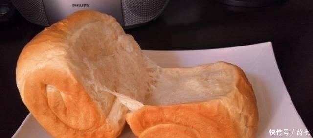  柔软|美食如此简单：一碗面粉一袋牛奶，教你在家做吐司，柔软拉丝有弹性！