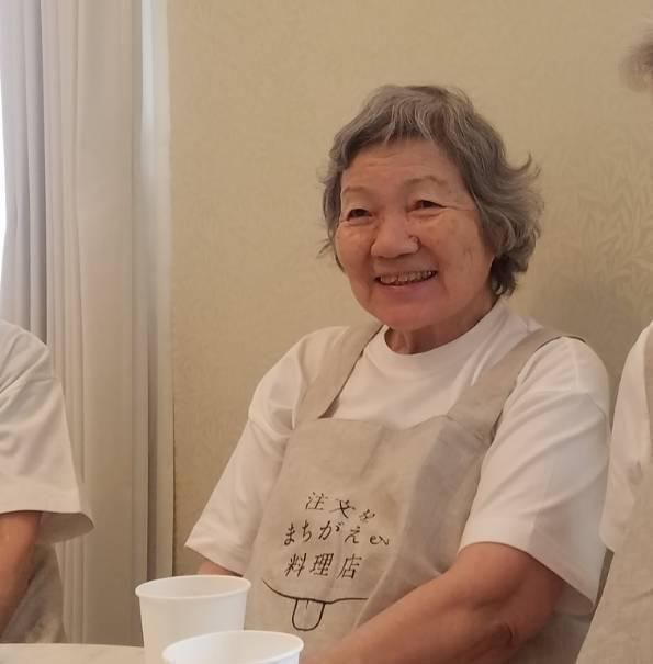 老奶奶|这家餐厅服务员是6个老奶奶,天天上错菜,却让人来了都不想走…