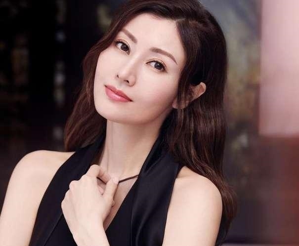 许晋亨|许晋亨妈妈多年后有无后悔,与其儿子娶李嘉欣,不如成全刘嘉玲