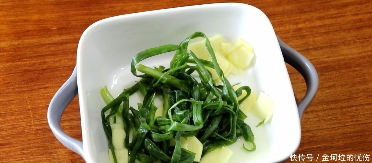 鸡翅|我教你怎么用酱油炒鸡翅。吃东西的时候不需要吐骨头。鸡肉又嫩又多汁