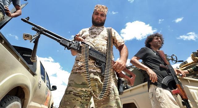 发起|答应美国停火卖油后，利比亚军阀准备再向首都发起猛攻，大军备好