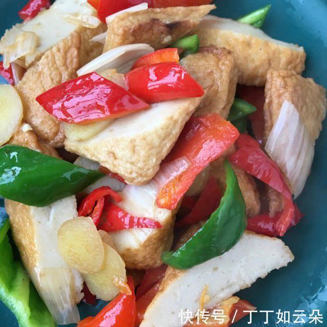 炒鱼|青红椒炒鱼豆腐,简单快手家常菜