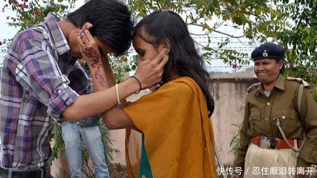 抓走|敢在大街上接吻？会被猛扇耳光，揪耳朵甚至被抓走，比查酒驾厉害