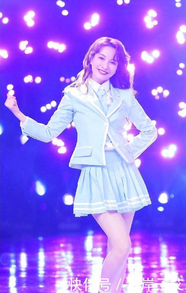  搭配|吴昕校园风格，蓝色衬衫配裤子裙青春很纯正