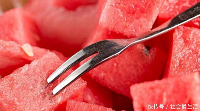 变丑|水果烘干后会变成什么样子草莓变丑,菠萝变薄,西瓜居然是这样