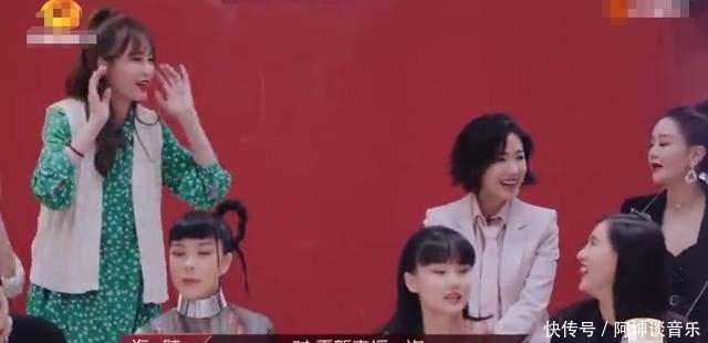  录制|吴昕主持再遭质疑，节目现场玩手机被拍，录制观众吐槽拖后腿