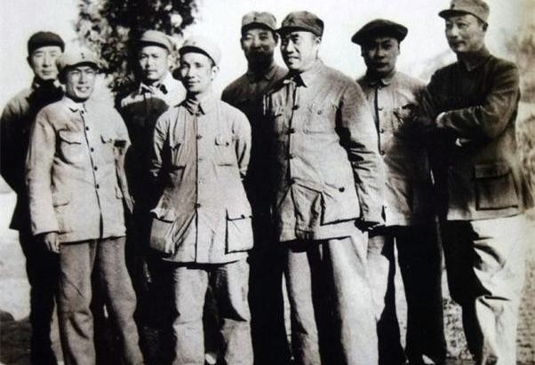 粟裕|都知道粟裕三让元帅,其实他还是位“神枪手”,曾三枪击退敌军