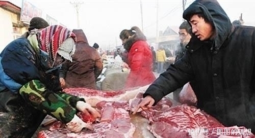 牛肉|“假牛肉”是怎么做成的?看完原材料后:再也不买便宜牛肉了!