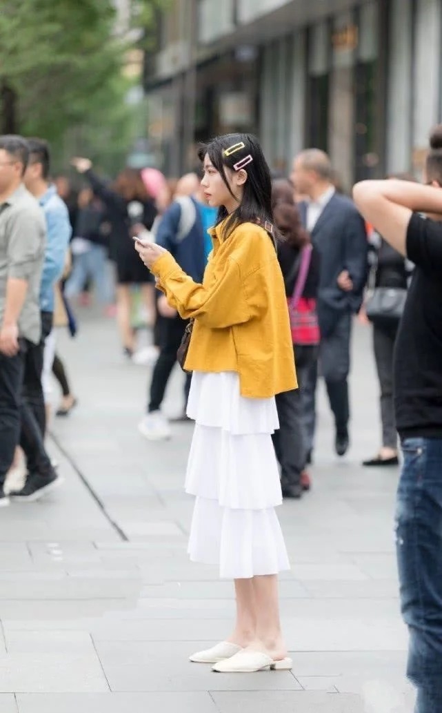  身材|街拍：身材好颜值高的时尚美女，阔腿牛仔裤潇洒帅气