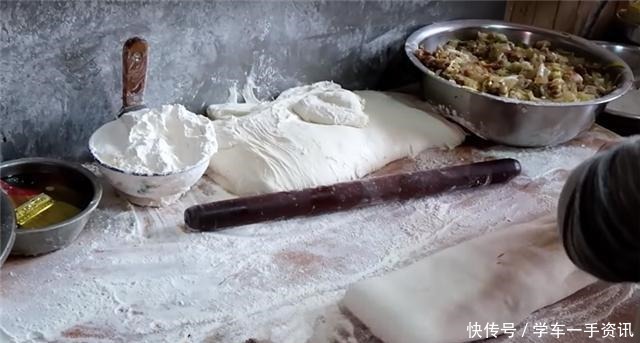 买到|大叔街头卖“巨无霸”早餐,8元一斤遭哄抢,食客买到就赚到!