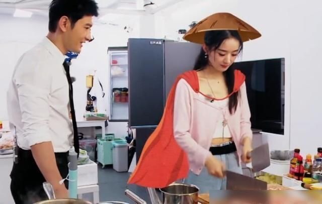 产后恢复|赵丽颖穿露脐装剁肉,可全网注意力都在她肚子上,是我眼花了