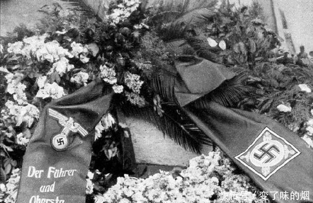 坐飞机|老照片二战德军上将坐飞机视察，迫降在苏军雷区，阵亡