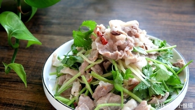 羊肉片|新学了个羊肉的做法,简单易做,鲜嫩美味,全家都说好!