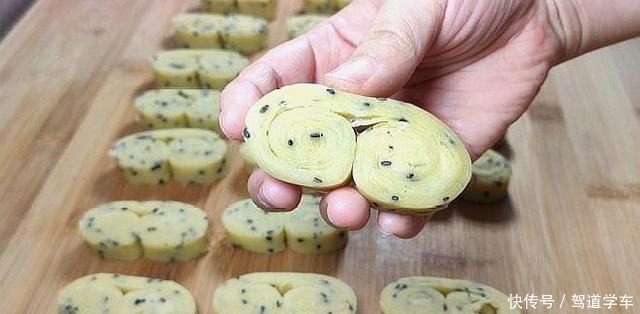 酥脆|面粉中加入两个鸡蛋,香甜酥脆,层次分明,越嚼越香,上桌就光盘