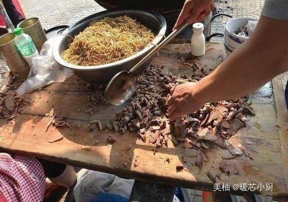 小吃|夫妻卖“最牛”小吃,12元1碗,每天只卖300碗,想吃要早去