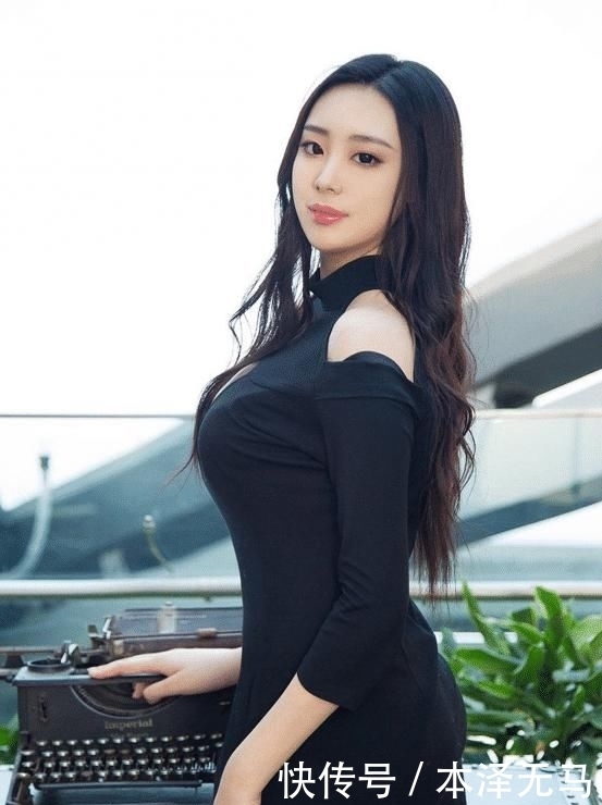 开口|开口领的设计,让小姐姐看起来更加的性感