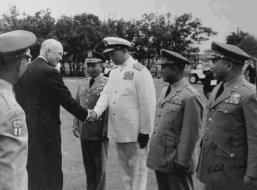 蒋介石|傅作义宣布起义时,这个部下大哭,说再不能为校长尽忠了