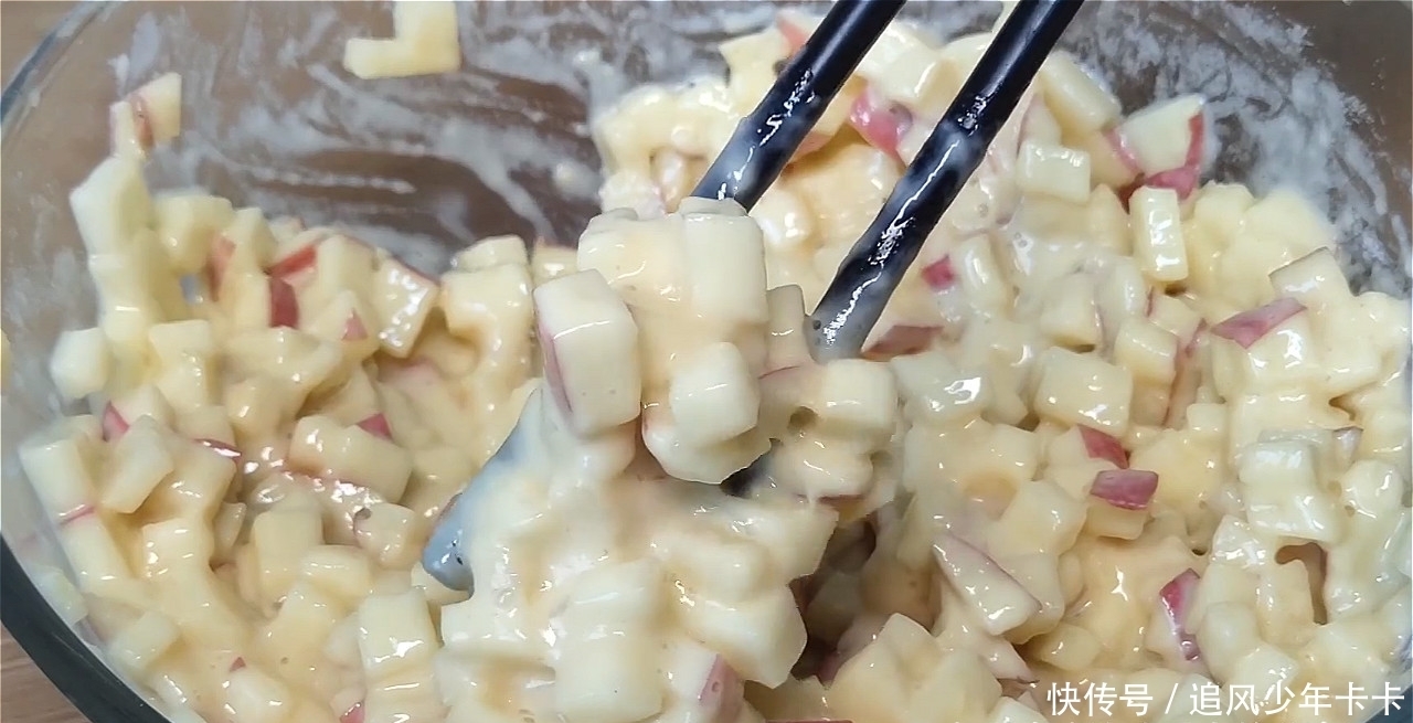 孩子|天冷了,苹果不要直接吃,加两个鸡蛋,香甜松软,出锅孩子抢着吃