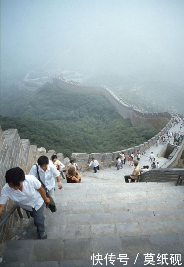  中国|40多年前站在长城上，那个中国首位喝可乐的男孩，现在怎么样了？