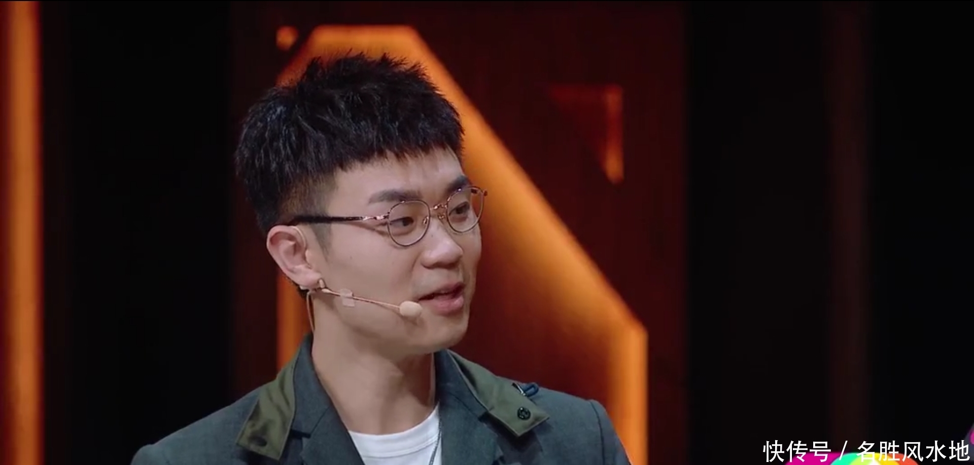 本里|大鹏和李溪芮能真诚点吗?一个一脸单纯,一个“顾里本里”