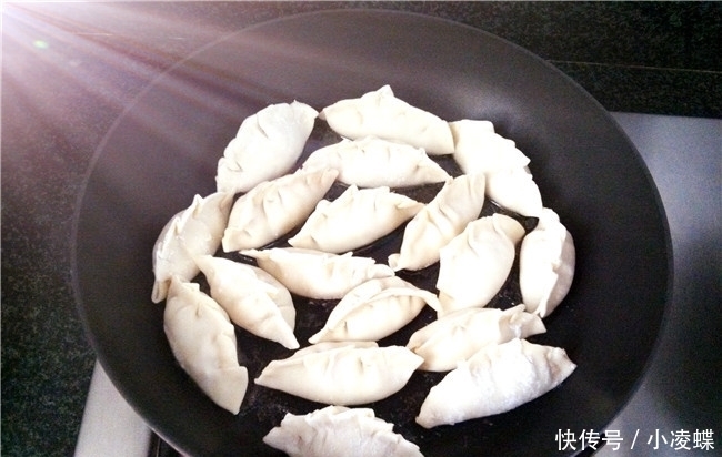 饺子|吃了几十年饺子,此款馅料第一次尝,外酥里嫩又鲜又香,真美味