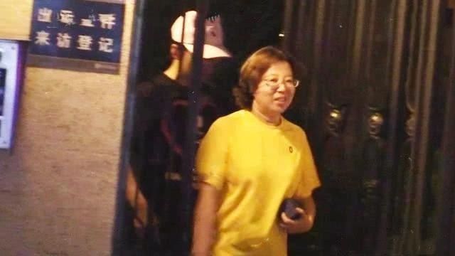 母子|郭麒麟与生母同框,母子相明显离开郭德纲20年,胡中惠身价过亿