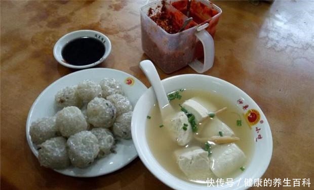 精致|大妈街头卖“精致”早餐,十元一笼生意好,食客来晚了都吃不到