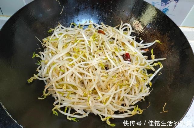 豆芽|炒豆芽最忌直接下锅,大厨教您一妙招,豆芽不出水、脆爽又入味
