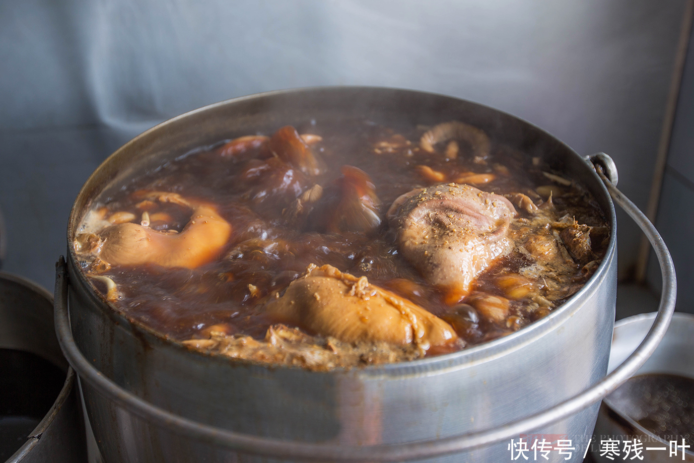 人人|肉骨茶福建人创造的美食,东南亚人人都在吃,为何国内很少能吃到