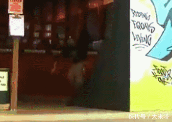  行人|镜头下: 那些不死也会被吓死的“惊险瞬间”