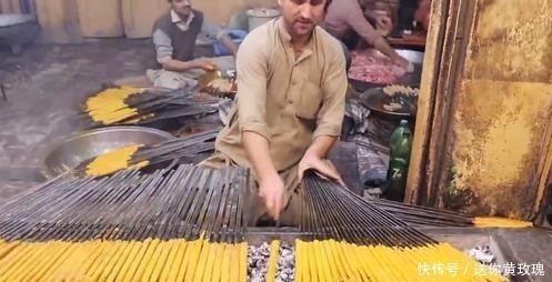 成肉|巴基斯坦传统羊肉串做法!把羊肉搅拌成肉泥再穿成串,太香了