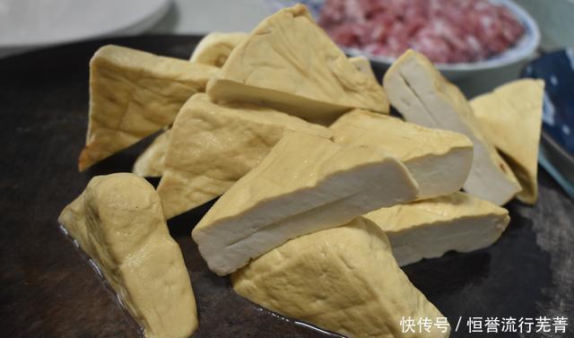 酿豆腐干|吃豆干,我家最爱这做法,加点肉馅越吃越香,吃了二十多年都不腻
