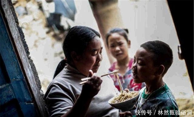 妈妈|10岁小女孩哭着要轻生，妈妈跪下道歉：父母偏心对孩子影响有多大