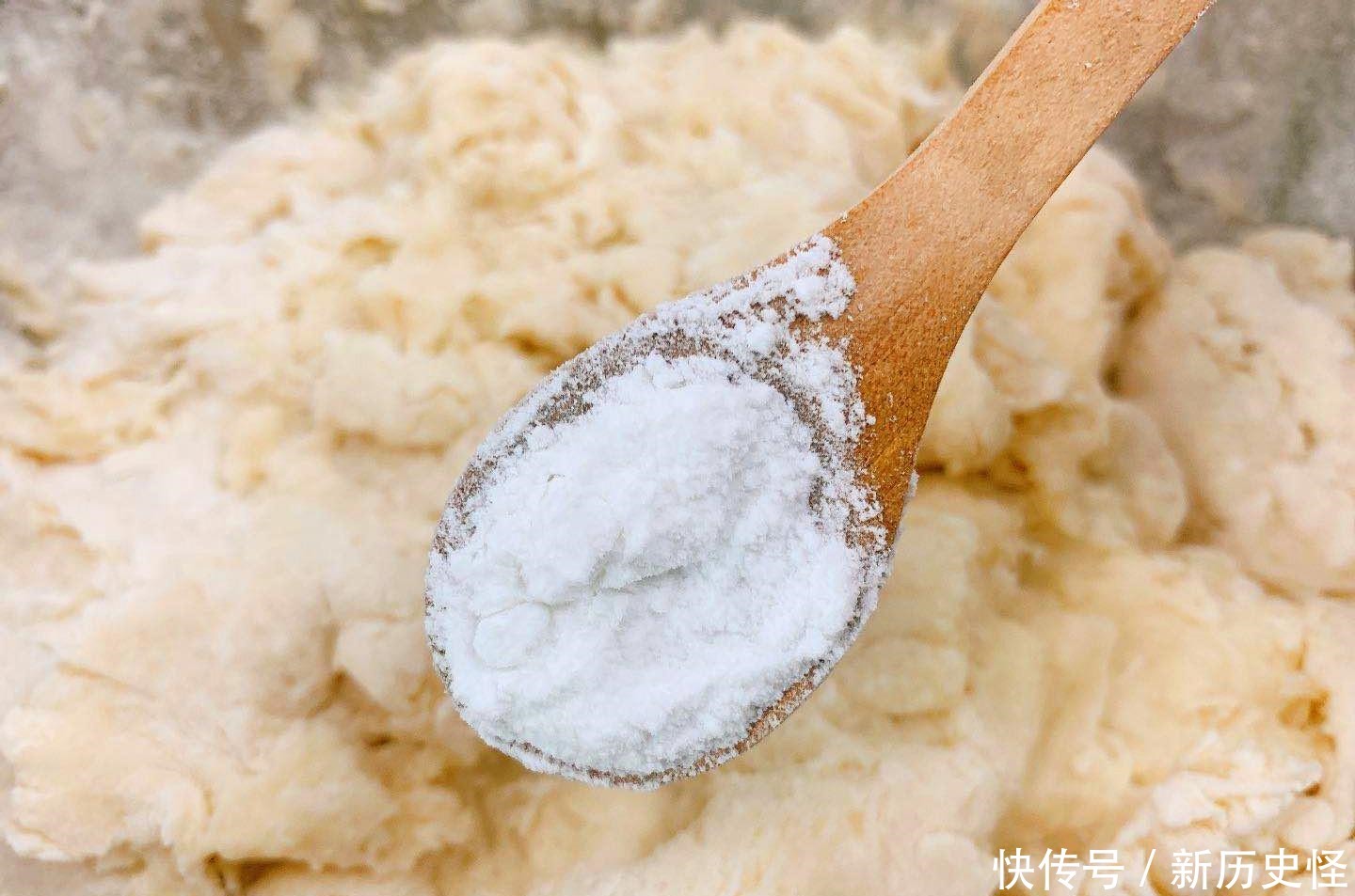 温水|发面容易酸大厨教您发面的5大诀窍，保证面更香，20分钟发满盆