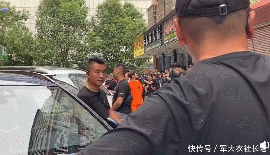 推搡|邓超鹿晗陈赫录综艺,工作人员推搡路人开路,被批扰乱公共秩序