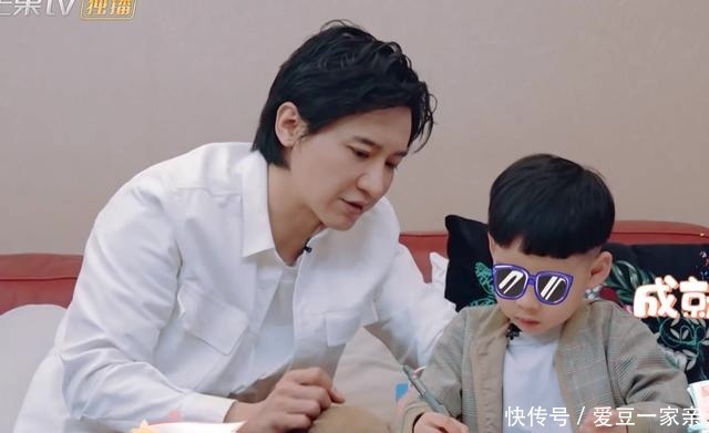 刘璇|4岁儿子不会吐鱼刺,刘璇老公亲手挑,相比之下陈小春对儿子严格