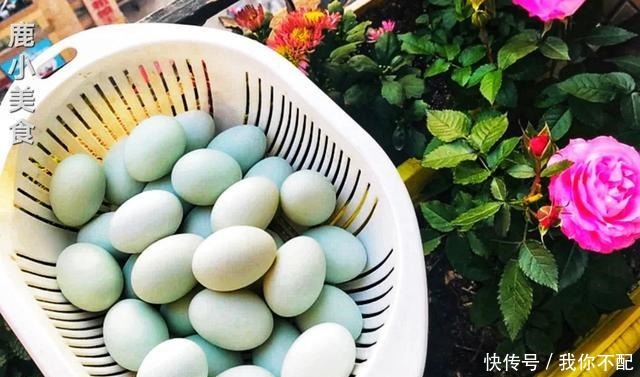 金黄|教你腌咸鸭蛋“起沙流油”技巧!多加30克它,浓香四溢蛋金黄