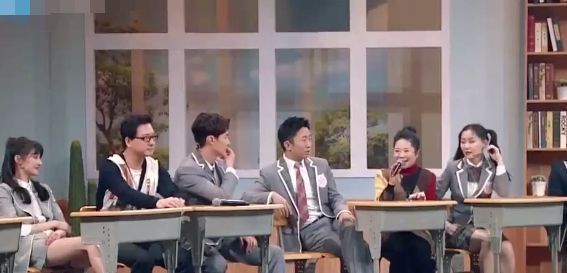 杨迪的妈妈|杨迪妈妈把华晨宇叫成宇晨,谁注意华晨宇的反应简直承包我一年笑点