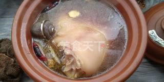  好吃|怎么做家庭版酱肘子最好吃 家庭版酱肘子怎么做好吃