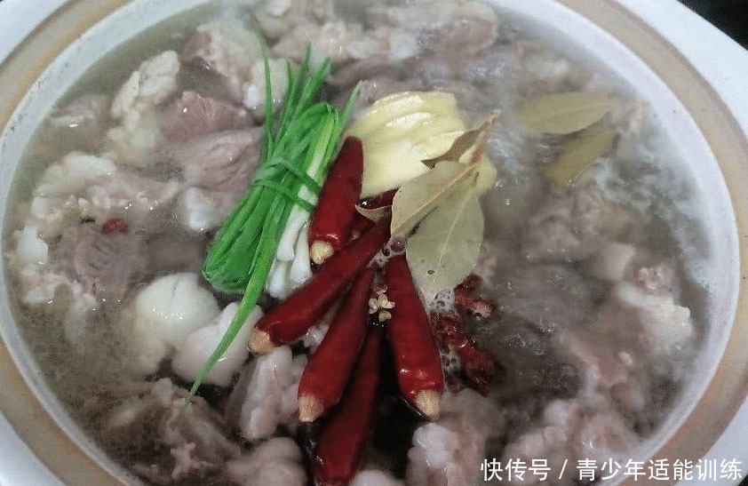  技巧|煮牛肉时，别直接下锅煮，记住2点技巧，煮出来的牛肉入味又软烂