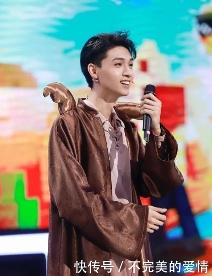 挑战|《笑起来真好看》秦霄贤展现低音炮翻车,阿如那挑战青你2女团舞