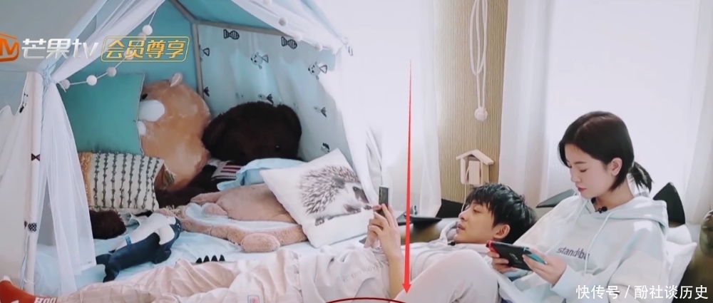 吃醋|李晟占有欲多强?老公见个女的吃醋不说,看李佳航袜子:这谁受得了?