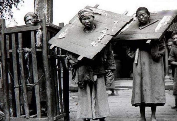 下跪|古代死刑犯在被执行死刑的时候，为何都很听话乖乖下跪？