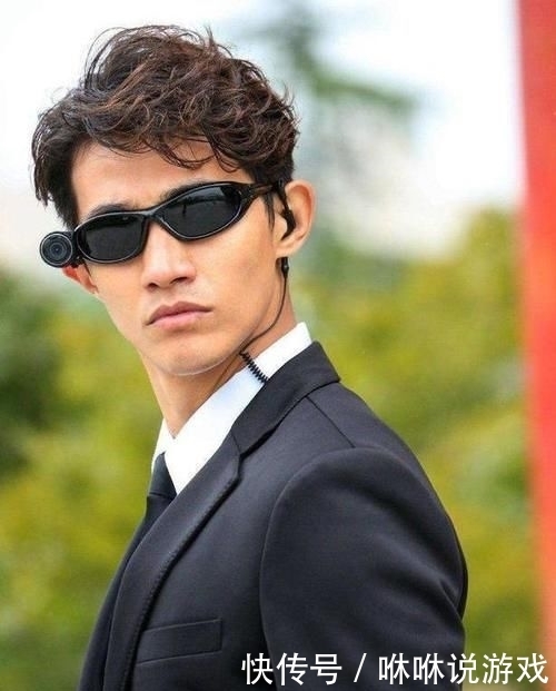  李子|李子峰啥来头？柳岩对他表白刘宇宁成迷弟，中餐厅节目直接预订他