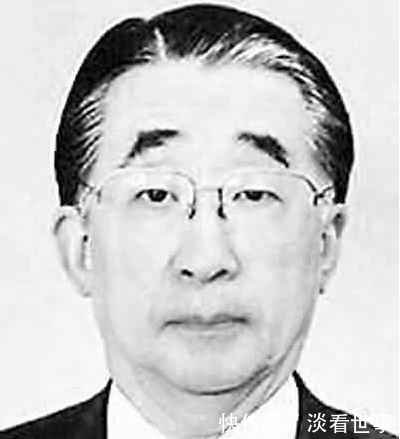 该国|该国皇室太独特, 皇帝在夜总会演唱谋生, 太子在酒店登基称帝